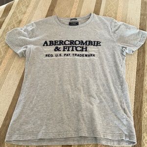 Abercrombie & Fitch Light Grey Tee - Adult small